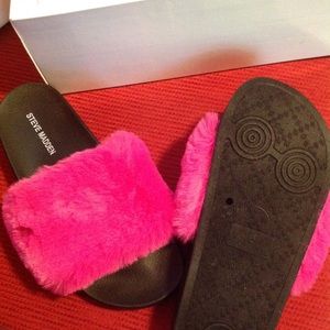 Steve Madden furry pink slides size small NWT